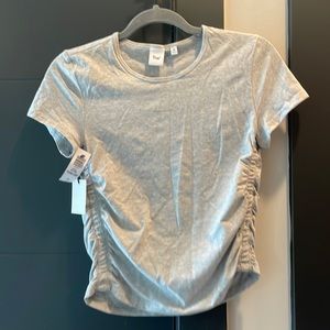 Aritzia Tna Chill Malibu Short Sleeved Tee in Heather Grey (Medium)